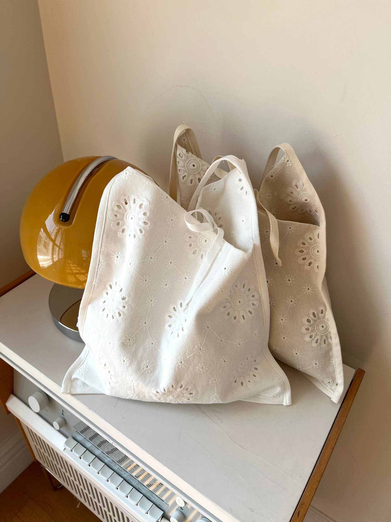 棉麻刺繡手提包：日常與度假的清新首選 - 穿搭細節 1