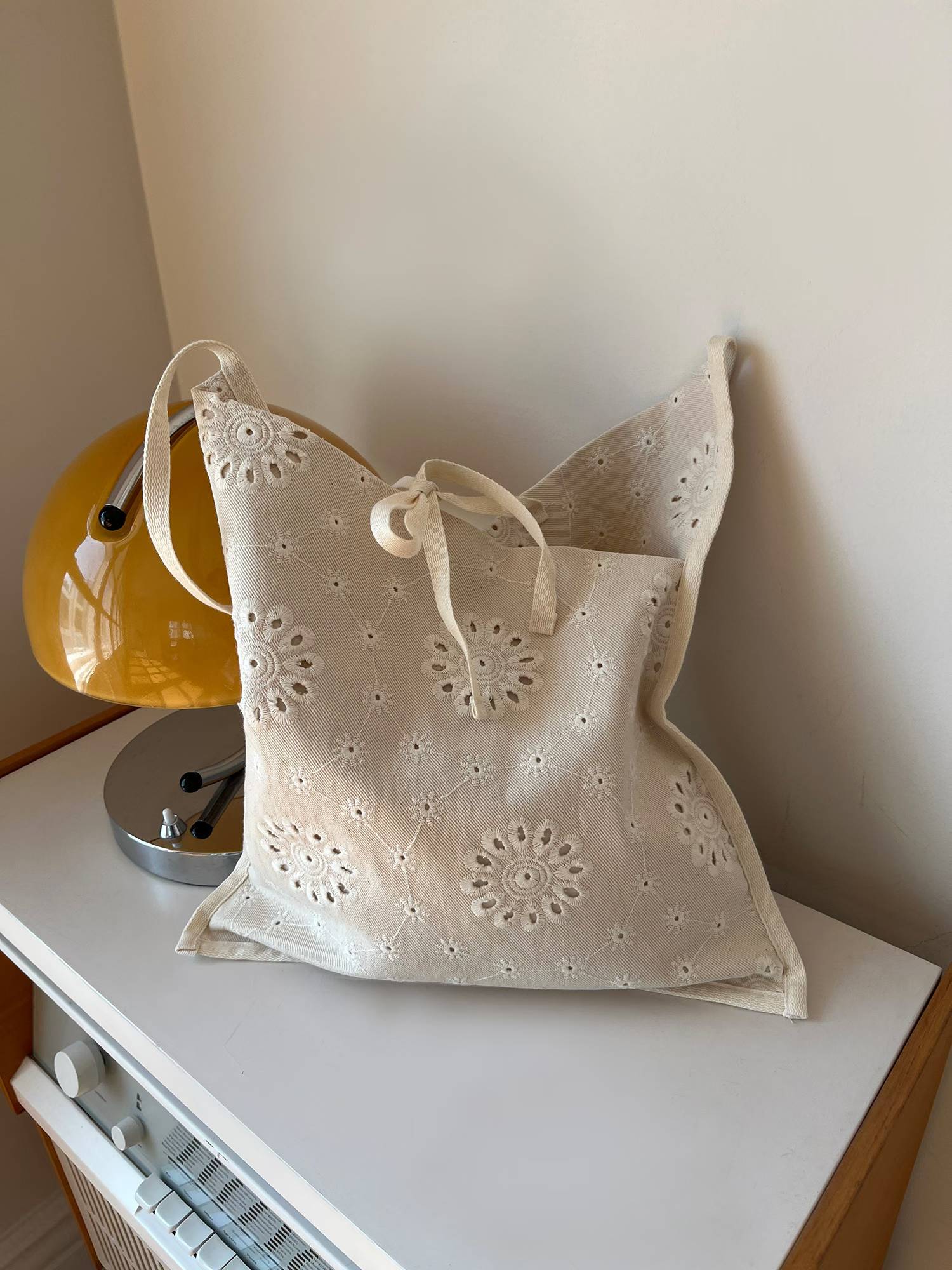 棉麻刺繡手提包：日常與度假的清新首選 - 穿搭細節 6