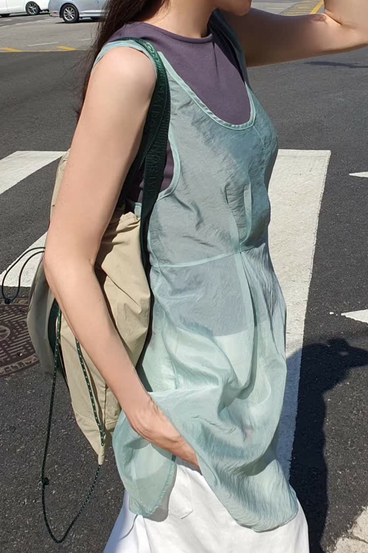 夏日涼感顯瘦穿搭怎麼搭？用設計細節打造完美比例 - 精選圖片 1
