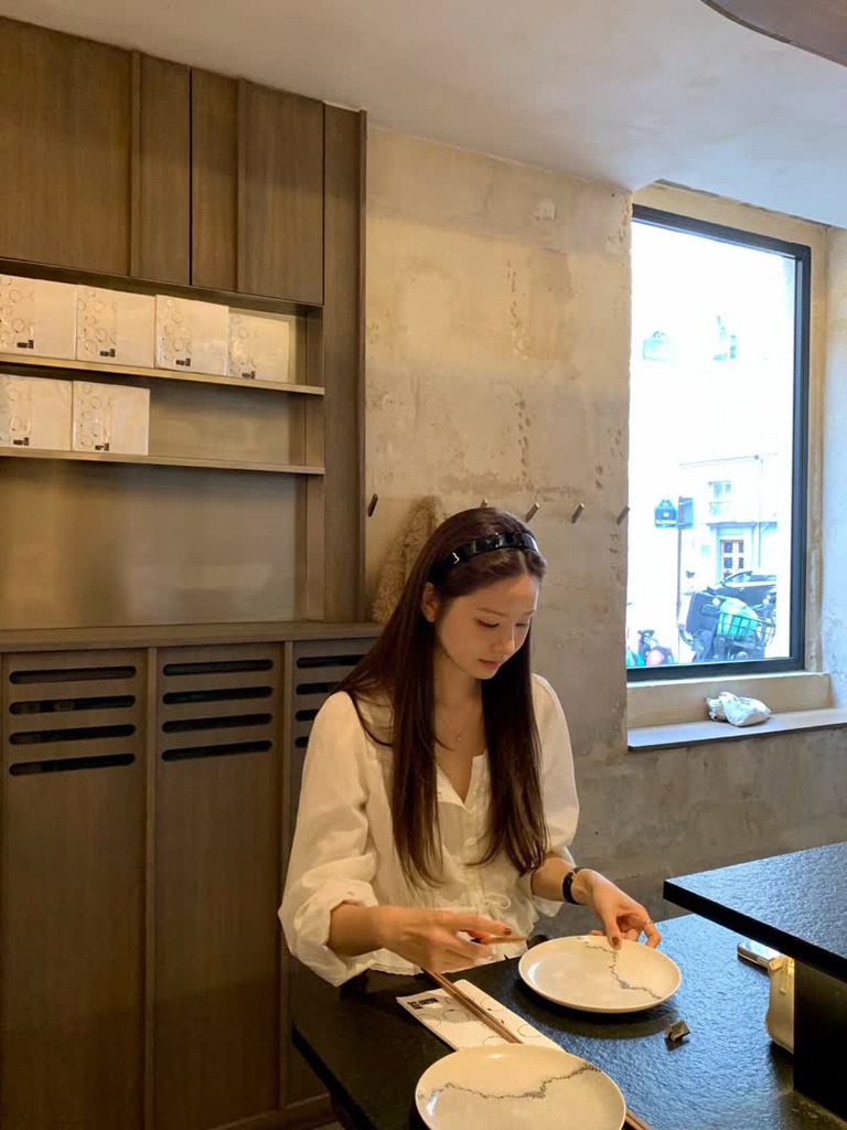 OU家白色泡泡袖抽繩上衣 商品圖 4