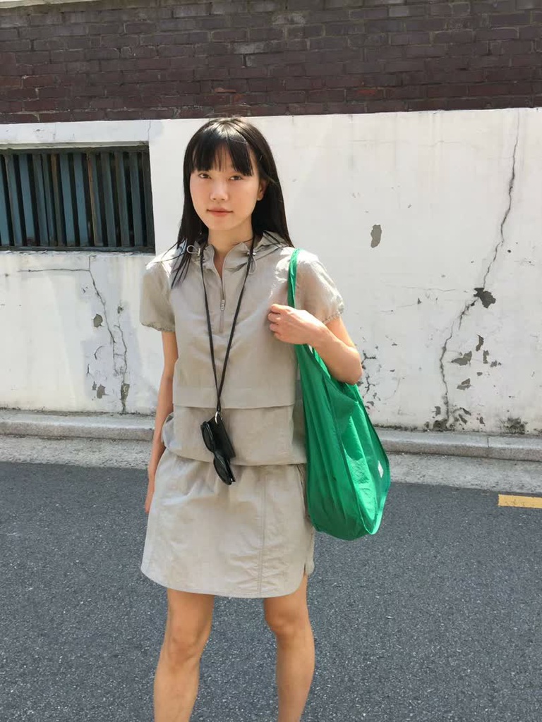 BA家尼龍連帽泡泡袖上衣